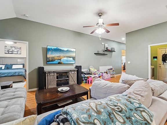 3rd image of 18452 Sunrise Maple Drive
