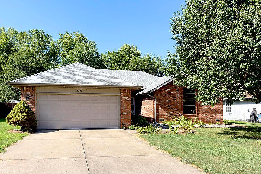 1st image of 2225 W Rockwood Street