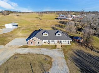 170 N Edmondson Rd, Gentry, AR 72734
