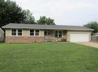 5 Melrose Ln, Lewistown, IL 61542