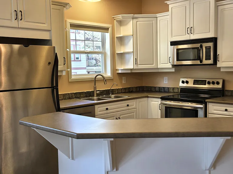 550 Lorne St #104 — Photo 8