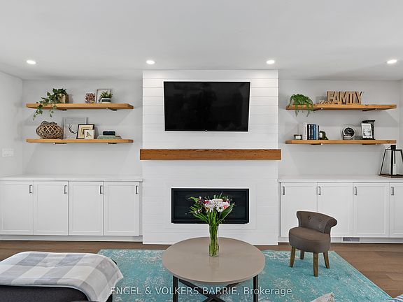 5th image of 2371 Lakeshore Rd E