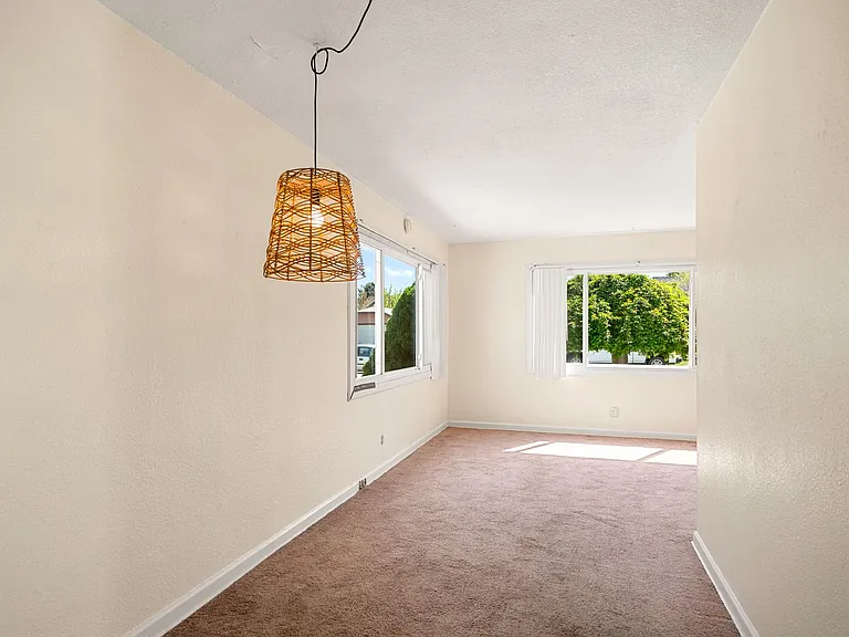 EN - 908 Bryan St — Photo 9