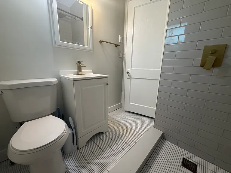 2101 Auburn St S — Photo 11