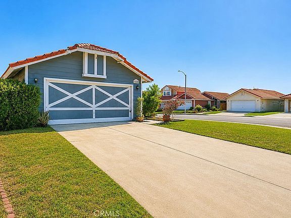 3rd image of 24285 Robie Ct