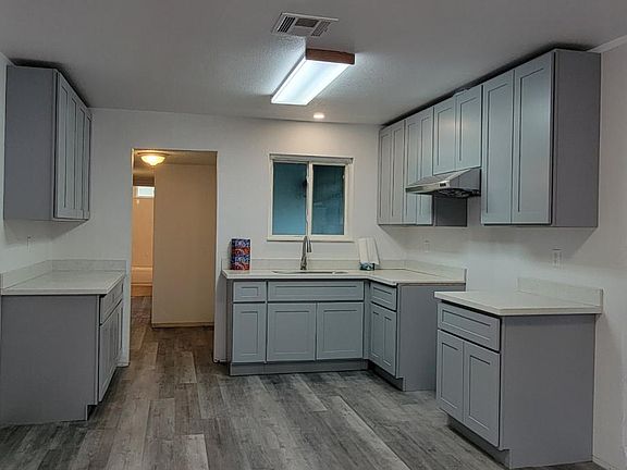 3rd image of 244 Paragon Ave