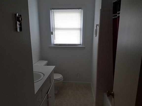 5th image of 2802 Warrick Cir #B