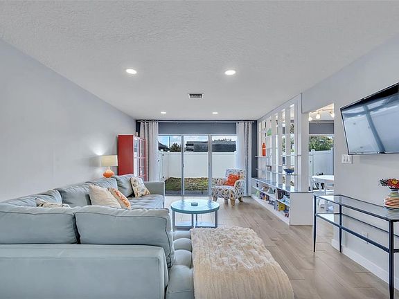 4th image of 897 Jonathan Way #897