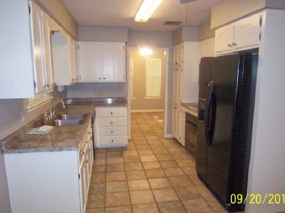 3rd image of 210 Ashland Dr