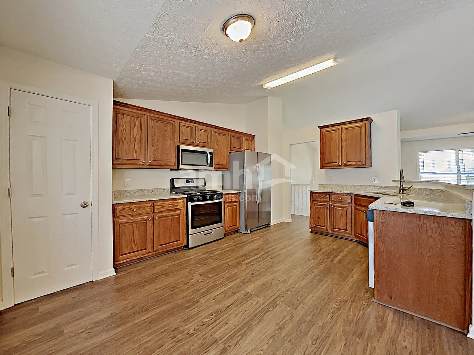 3 bed, 2.5 bath, 1448 sqft, $2,275 — Photo 3