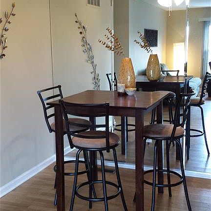 4th image of 1027 Newport Hbr