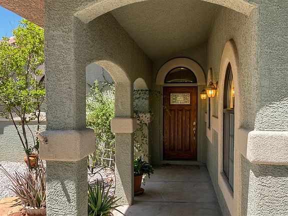 3rd image of 800 Antonio Dr