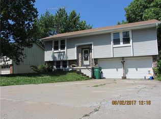 1702 S James St, Harrisonville, MO 64701