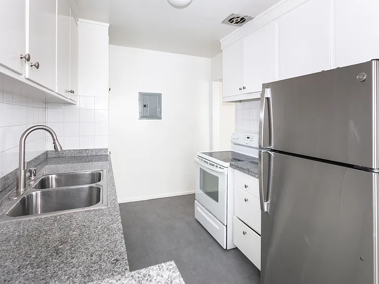 1010 S Bedford St #103 — Photo 24
