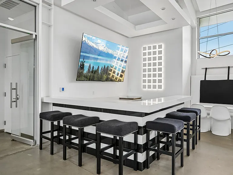 Rockpoint Apartments — Photo 25