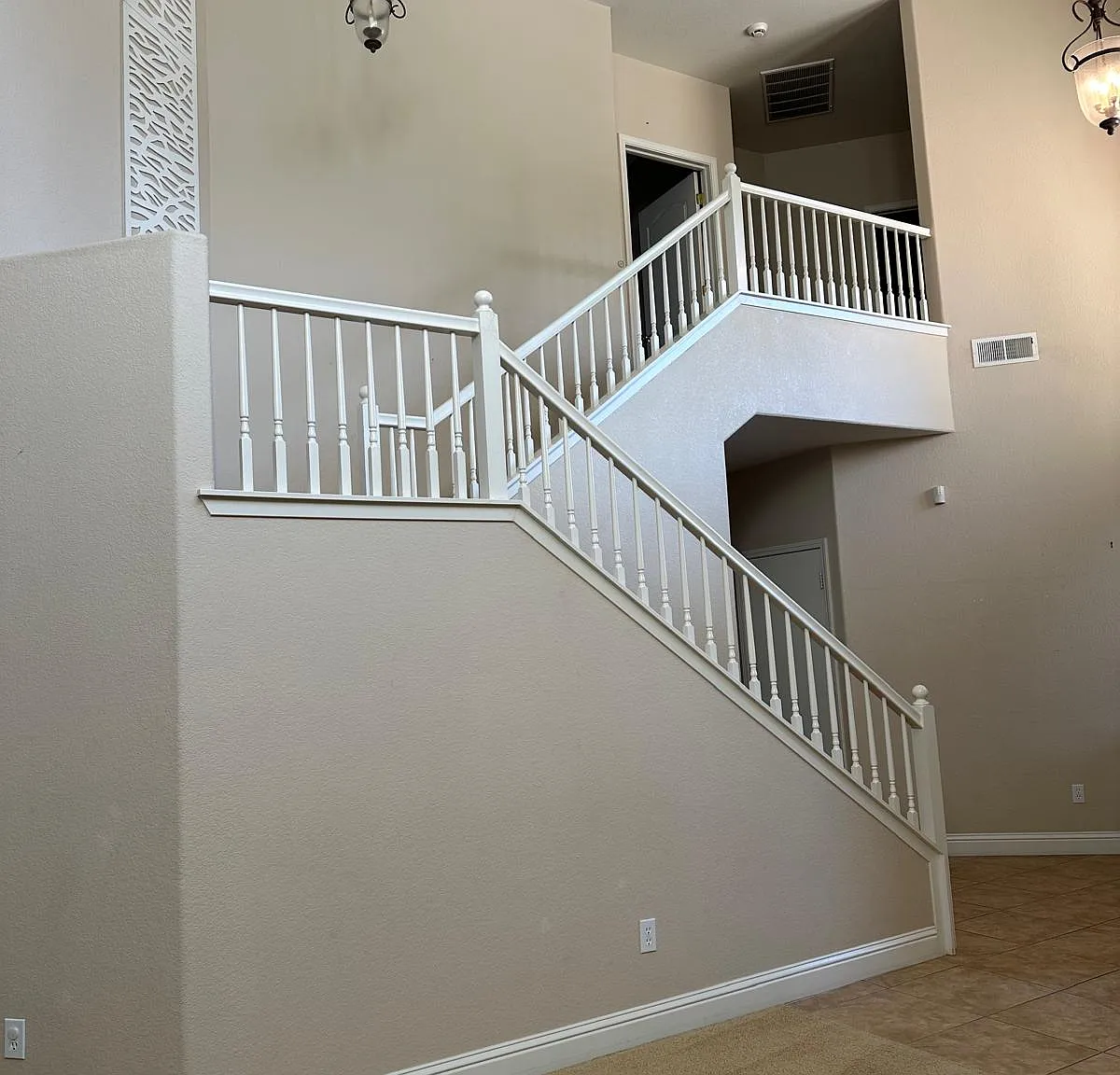 5 bed, 2863 sqft, $3,800 — Photo 2