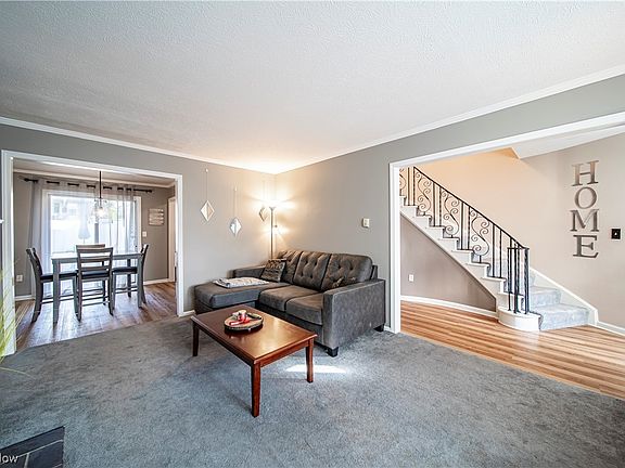 4th image of 3 Meadowlawn Dr Unit 7