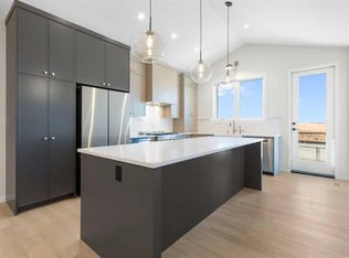 147 SE Marmot Grv NW, Calgary, AB T3R2G4