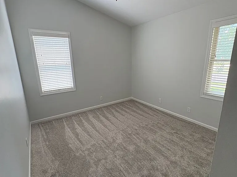 120 W Green Meadows Rd — Photo 22