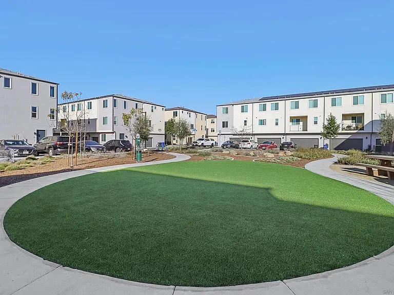 5460 Shorefront Dr #135 — Photo 4