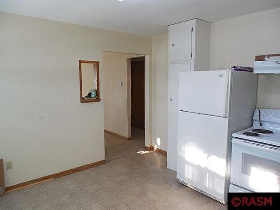 4th image of 209 1st St SE