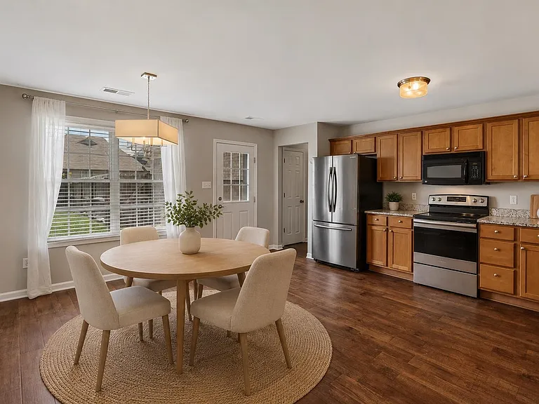 1153 Casentino St — Photo 8