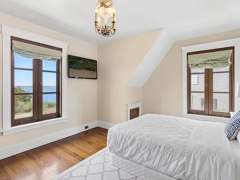 747 Flying Point Rd — Photo 14