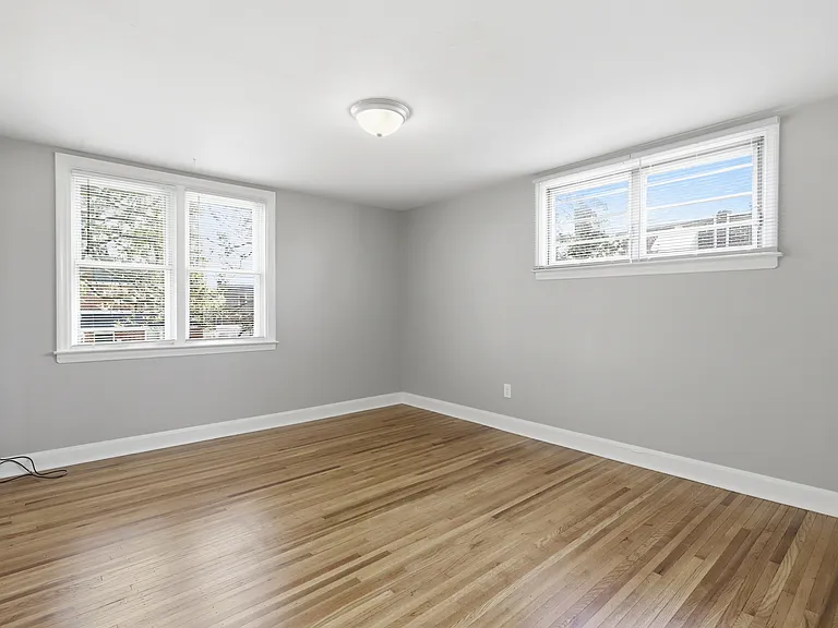 271 W Wyncliffe Ave — Photo 18