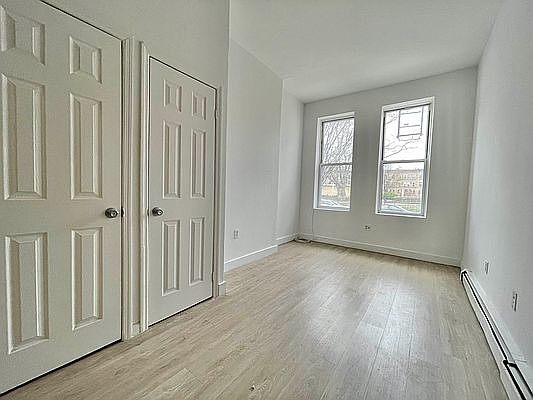 4th image of 804 Macon St #1B