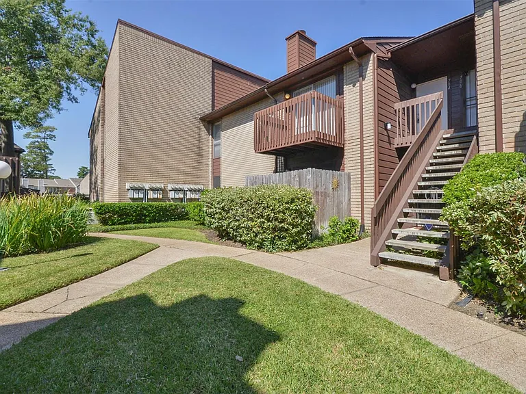 12905 Woodforest Blvd #704 — Photo 1