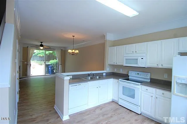2 bed, 2.5 bath, 1194 sqft, $1,600 — Photo 2