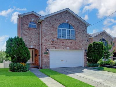 3-27 Cresthaven Lane, Flushing, NY, 11357