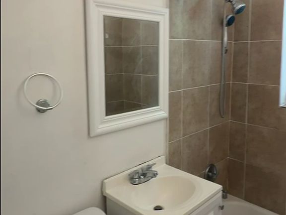 4th image of 640 SW 5th St #644