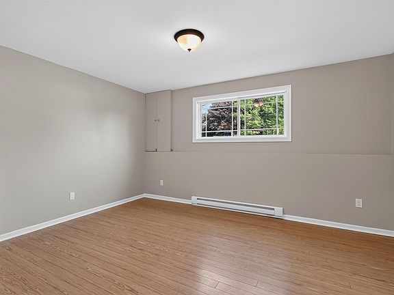 4th image of 130 Cranberry Cres