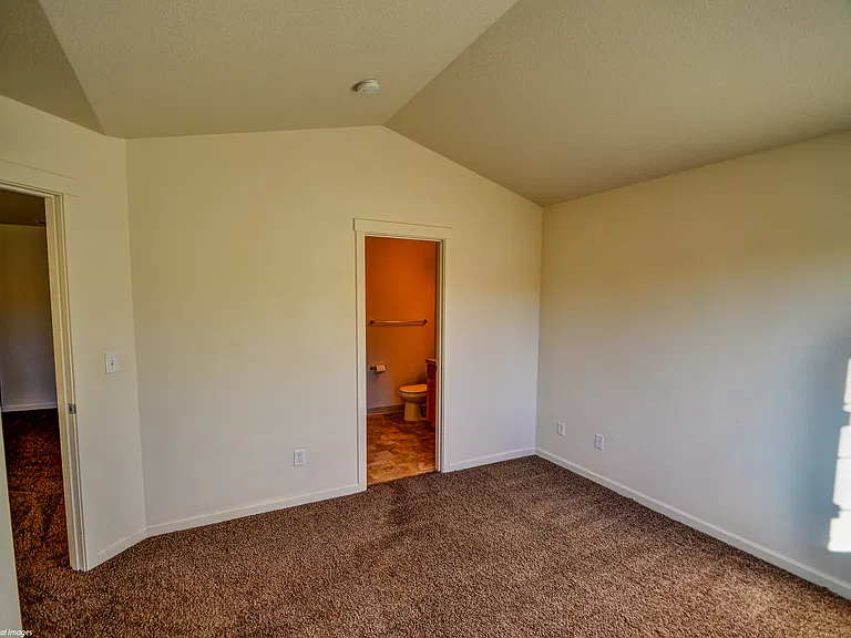 9500 NE 72nd St #1 — Photo 16