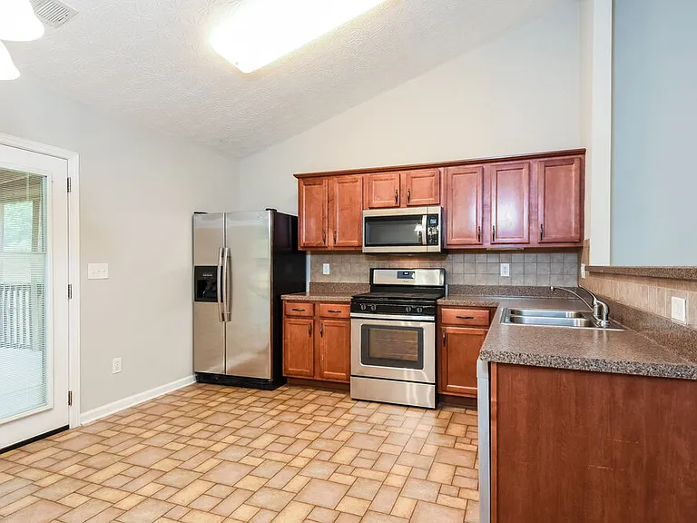 210 Winterbury Dr — Photo 6
