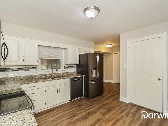 3rd image of 3404 Sherrod Dr SW