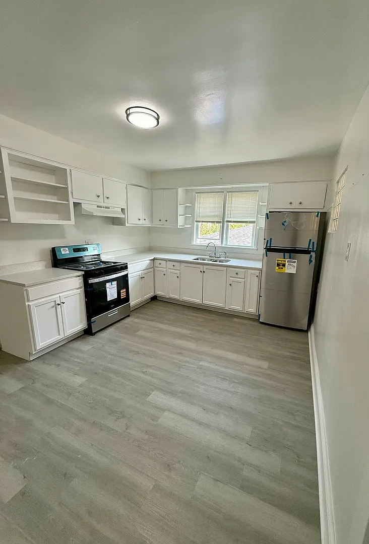 8518 S Muskegon Ave — Photo 2