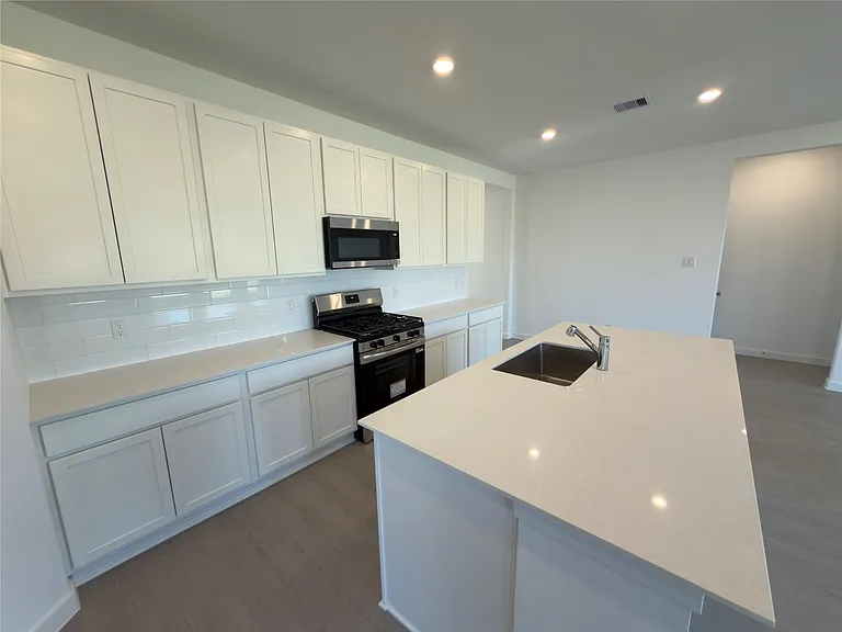 7919 Evening Emerald Dr — Photo 14