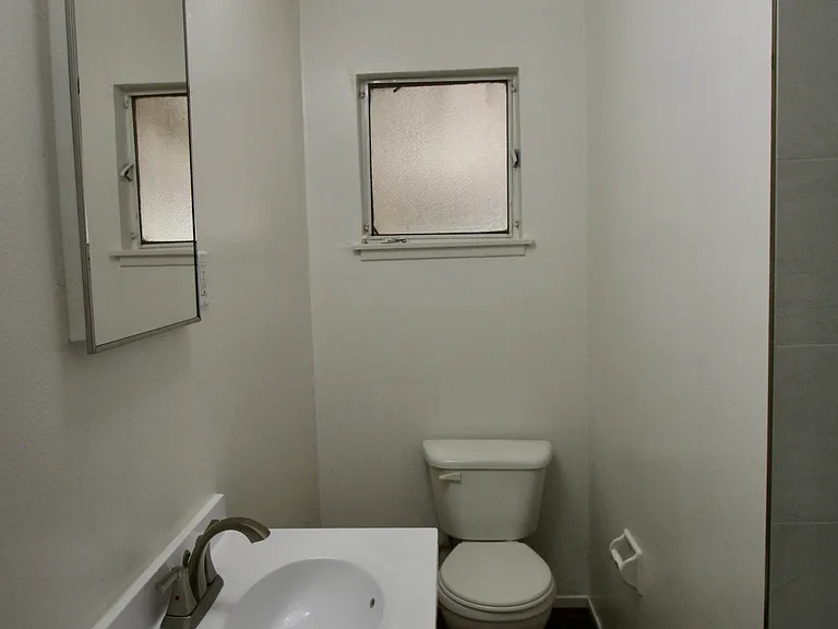 2736 Northglen St — Photo 11