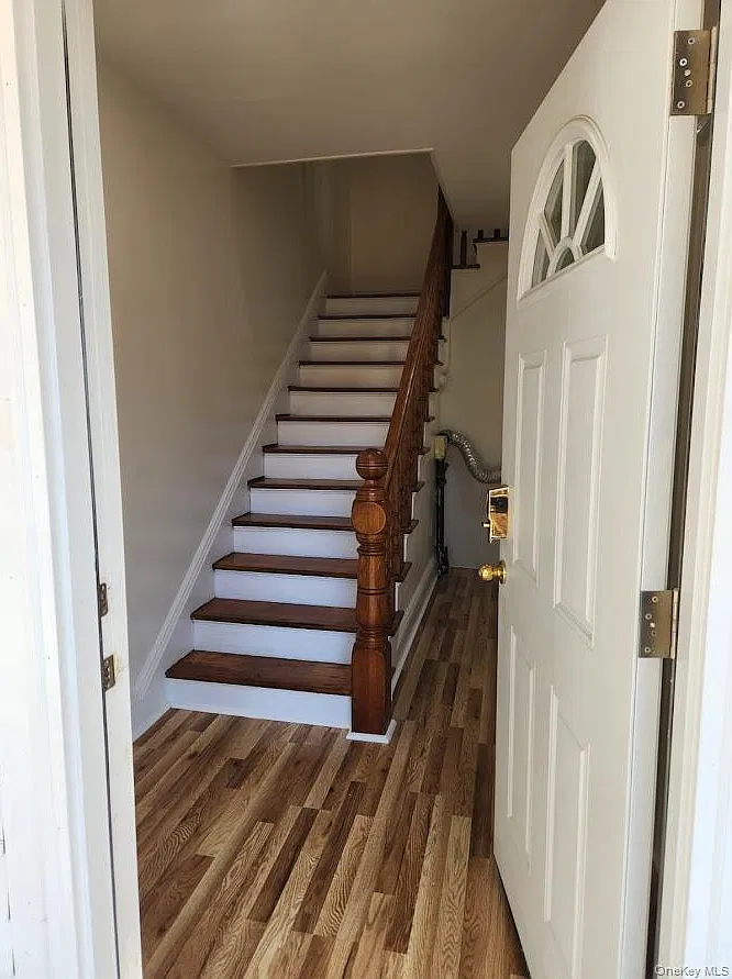 2 bed, 1.0 bath, 1100 sqft, $2,200 — Photo 2