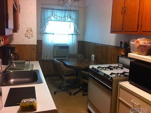 3rd image of 13513 Hawtree St