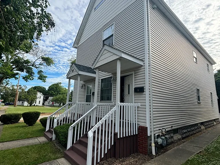 217 Chestnut St — Photo 1