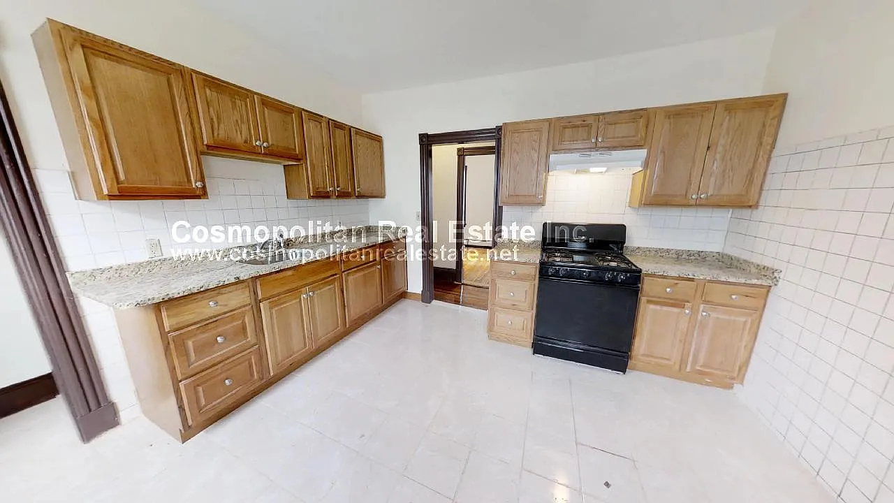 4 bed, $3,000 — Photo 1