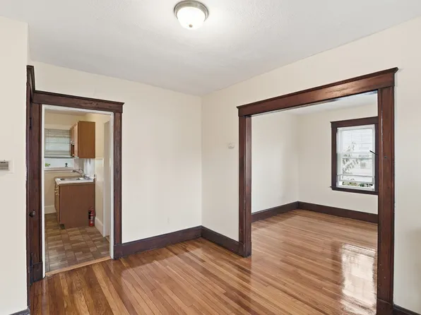 60 Raycroft St #1R, Quincy, MA 02169