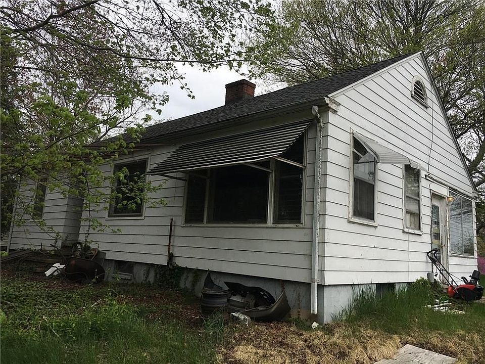 2nd image of 174 Branford Rd