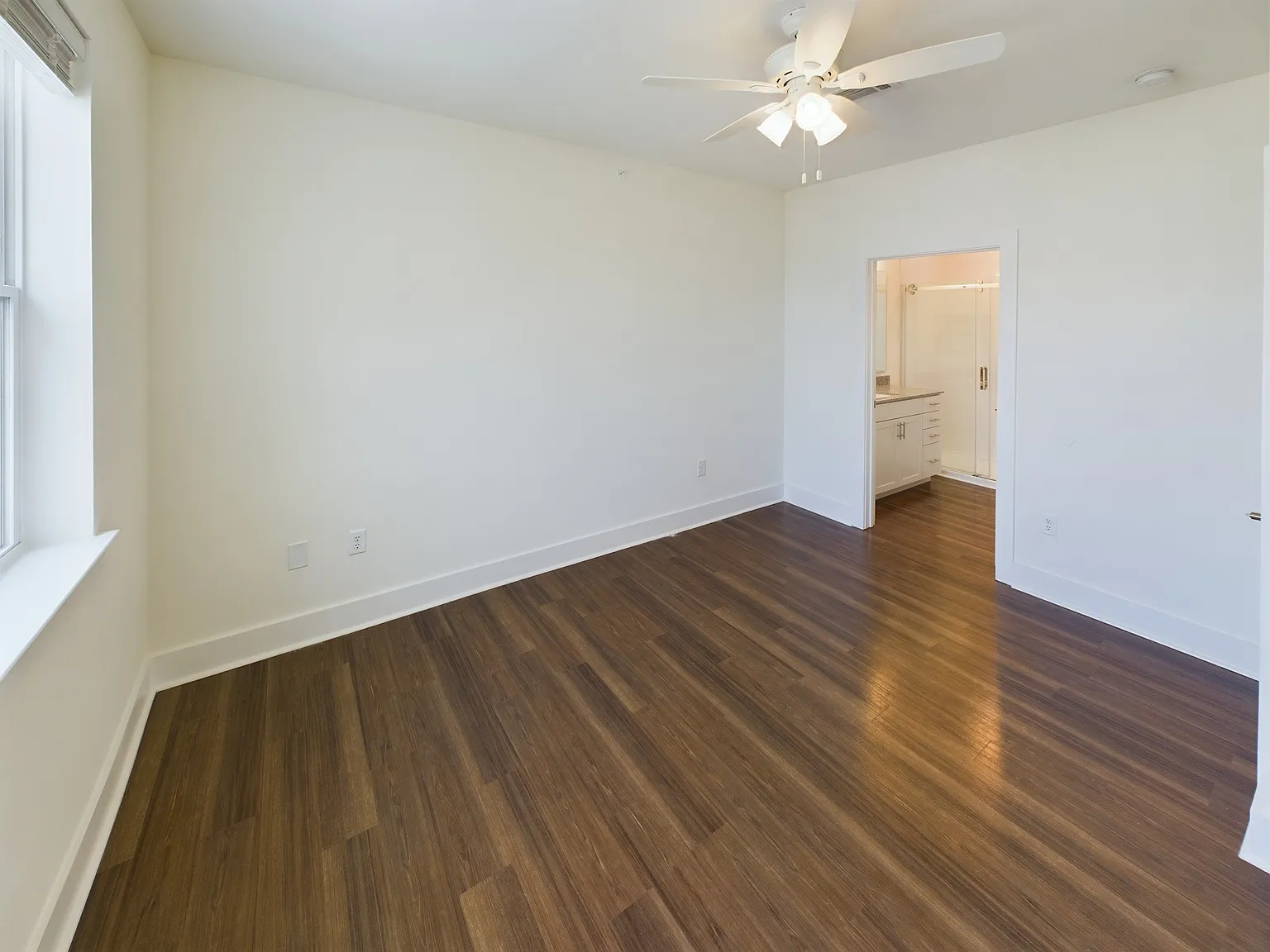 2 bed, 1180 sqft, $1,999 — Photo 3
