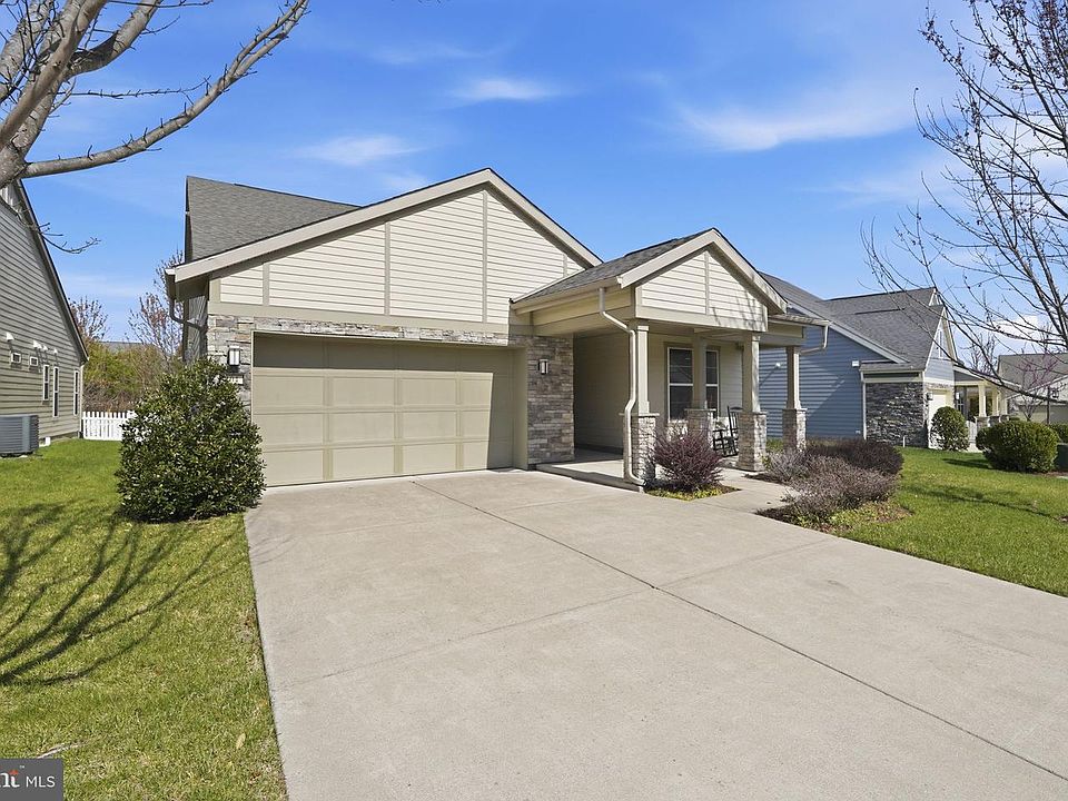 1st image of 104 Grosbeak Ct