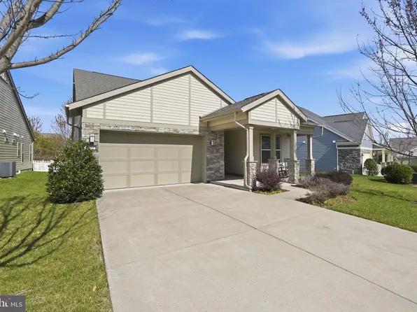 104 Grosbeak Ct, Lake Frederick, VA 22630