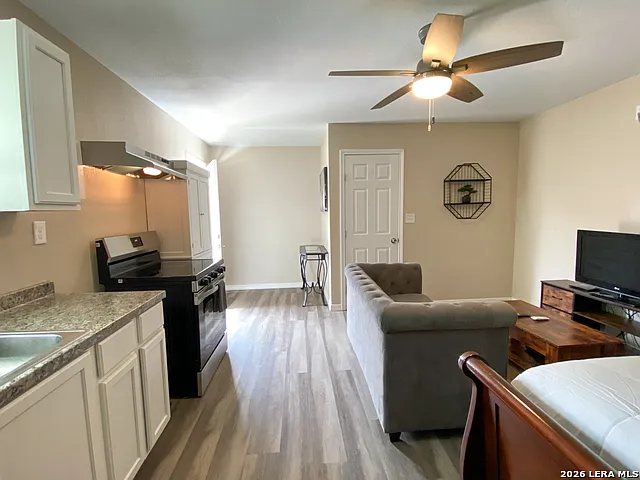 107 W Jewell St #B — Photo 10
